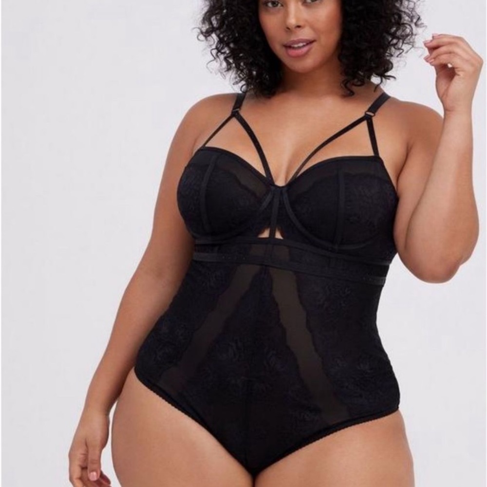 Nwt Torrid size 5 Strappy Underwire Bodysuit - Lace & Mesh Rhinestones.